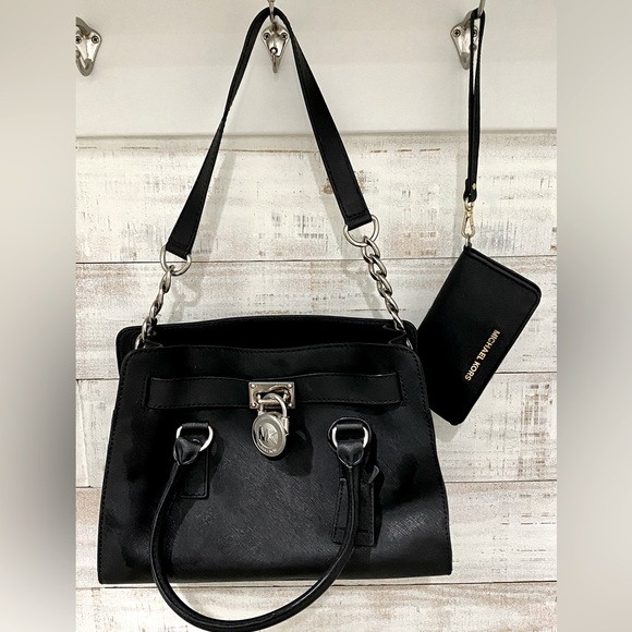 Michael Kors shoulder bag EUC with wallet - Picture 1 of 6